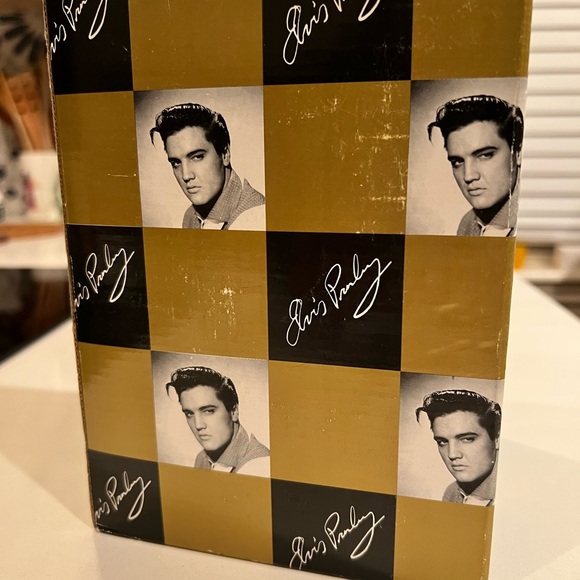 Elvis Presley musical snow globe - Picture 3 of 7